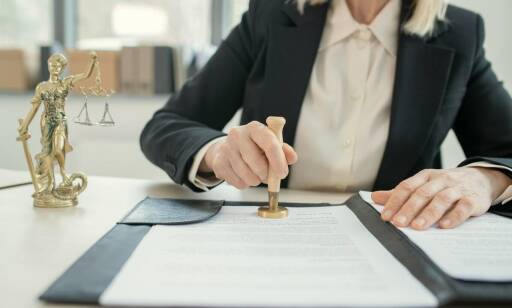 Jakie są zasady dziedziczenia nieruchomości z pomocą notariusza?