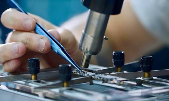 Jakie znaczenie ma jakość części zamiennych w naprawach sprzętu?