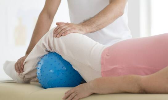 Rola fizjoterapeuty w opiece nad kobietami w ciąży: korzyści i metody