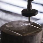 Grawerowanie inskrypcji: jak dostosować tekst do nagrobka pojedynczego?