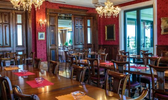 Kawiarniane ściany malowane ręcznie – ich wpływ na atmosferę