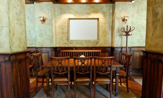 Jak dopasować krzesła do jadalni do stylu stołu?