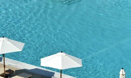 Ośrodek z basenem: Idealne miejsce dla rodzin nad morzem