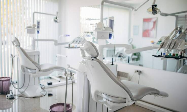 Jakie są możliwości rekonstrukcji zgryzu oferowane przez dentystów w Łodzi?