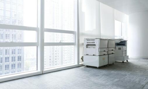 Jakie są zalety stosowania kompensacji mocy biernej w nowoczesnych biurach?