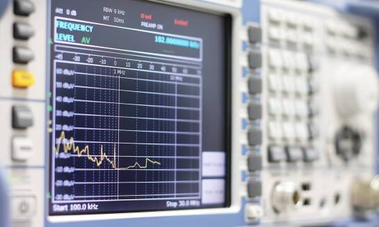 Jakie wyzwania stawia przed laboratoriami pomiar natężenia hałasu?
