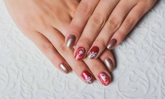 Różnorodność kolorów w manicure – jak dopasować je do swojego stylu?