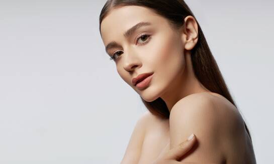 Jak złuszczanie kwasami wpływa na poprawę kondycji skóry twarzy?