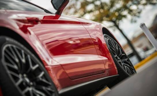 Profesjonalne prostowanie karoserii – jak wpływa na estetykę pojazdu?