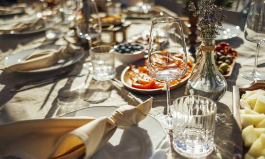 Łączenie smaków i stylów kulinarnych na imprezach okolicznościowych