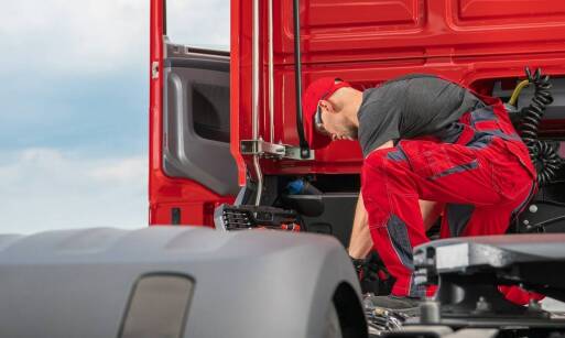 Jak mobilny serwis opon wpływa na żywotność ogumienia w pojazdach ciężarowych?