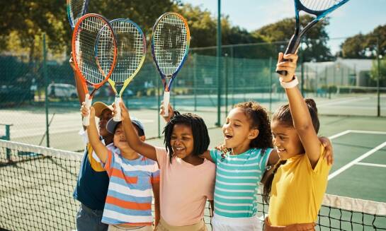 Tenis ziemny jako część programu półkolonii w Rzeszowie