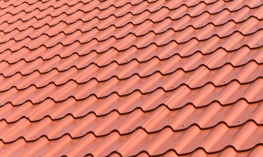 Jakie są najczęstsze błędy przy wyborze wymiarów blachodachówki pruszyński i jak ich unikać?