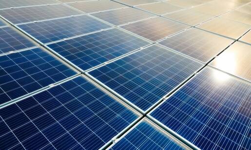 Jakie są zalety zintegrowanych systemów fotowoltaicznych z instalacjami elektrycznymi?