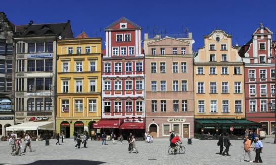 Jak lokalizacja w centrum Szczecina wpływa na komfort turystów?