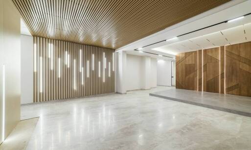 Wpływ pasm świetlnych z poliwęglanu na estetykę i funkcjonalność wnętrz