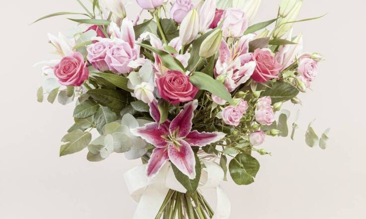 Trendy florystyczne: jakie nowości w bukietach róż pojawiają się w Krakowie?
