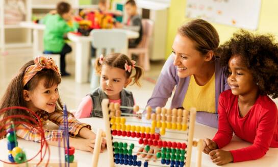 Jakie korzyści niesie opieka dzienna nad dziećmi w nowoczesnym przedszkolu?