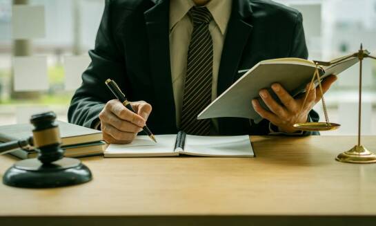 Prawo pracy a ochrona pracownika: jak pomaga Prawnik Wyszków?