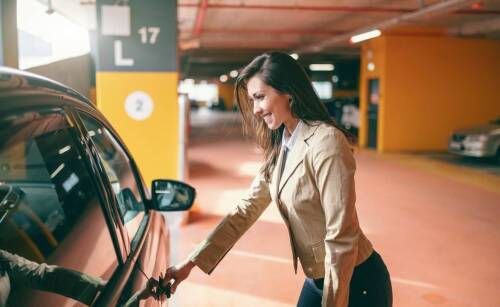 Automatyczne systemy parkingowe: jak zwiększają bezpieczeństwo na parkingach?