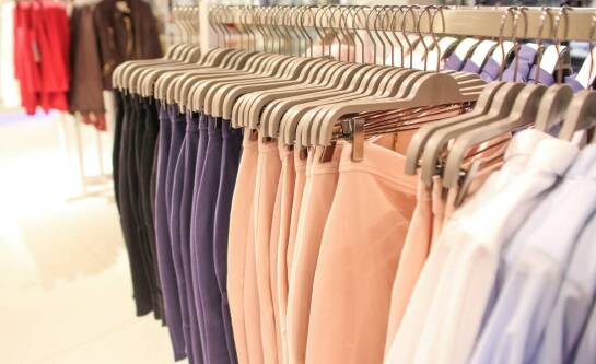 Jak nosić spódnice w ciąży?