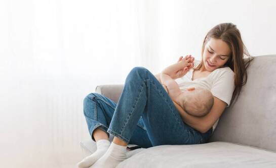 Przerwy na karmienie piersią w pracy – do kiedy przysługują