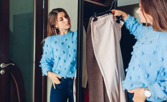 Moda dla 50-latki – co warto nosić na co dzień