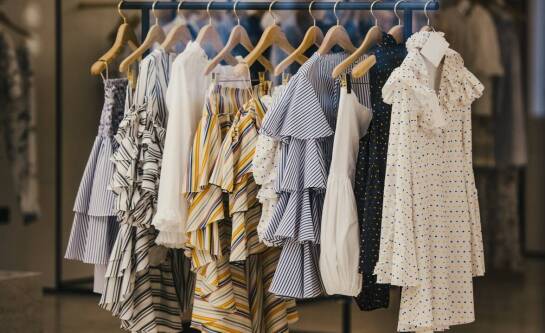 Jak ubierać się w ciąży, aby czuć się wygodnie i stylowo