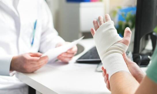Jak lekarz rehabilitacji planuje terapię dla pacjentów z uszkodzeniami nerwów obwodowych?