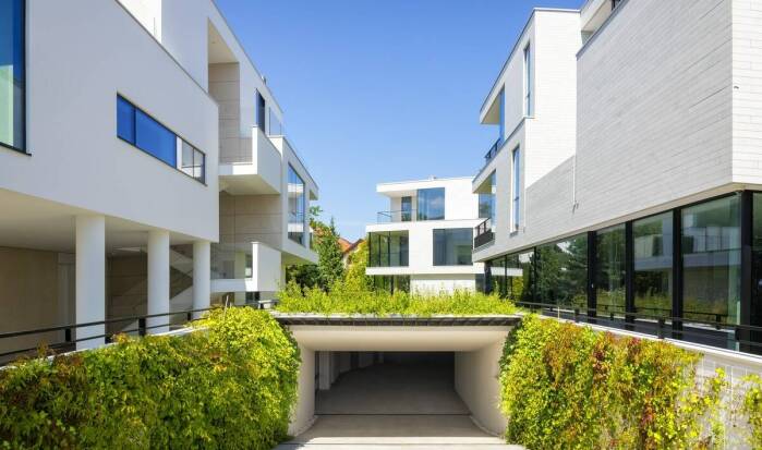 Carporty na wymiar a systemy odprowadzania wody: jakie rozwiązania są dostępne?