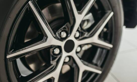 Wpływ profesjonalnego malowania zacisków na bezpieczeństwo jazdy