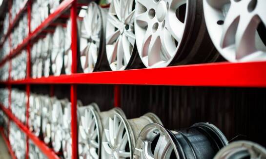 Rola magazynowania opon w serwisie opon Nowy Sącz – dlaczego warto?