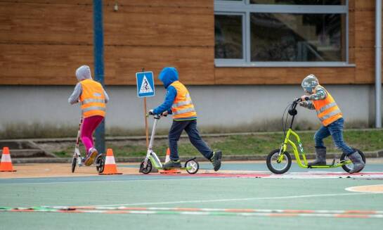 Jak szkoła jazdy na rolkach w Warszawie przygotowuje do występów pokazowych?