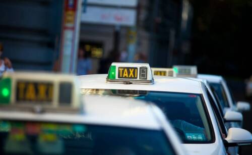 Transport osób niepełnosprawnych: Jakie udogodnienia oferuje taxi tylicz?