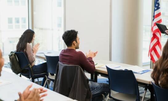 Kursy kelnerskie a rozwój umiejętności interpersonalnych