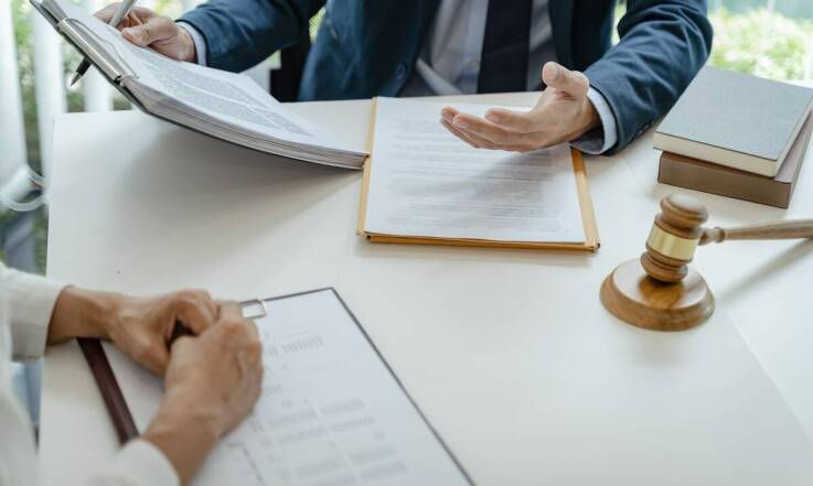 Zabezpieczenie interesów finansowych podczas rozwodu z pomocą adwokata