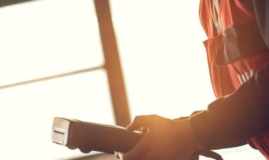 Jak przygotować akumulator do długotrwałego przechowywania po pełnym naładowaniu?