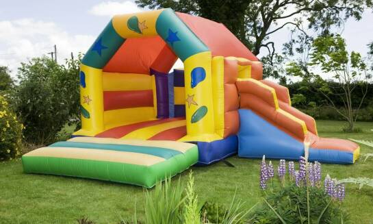 Jak wyposażyć nowoczesny park trampolin?