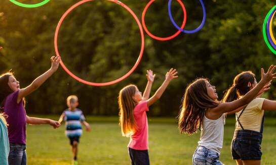Trampoliny a zabawa – jak łączymy aktywność fizyczną z radością dzieci?