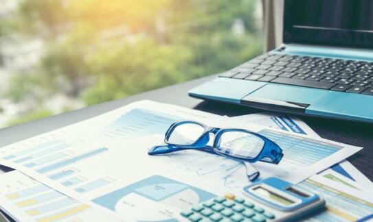 Jakie są kluczowe aspekty ochrony danych finansowych omawiane na blogu księgowym?