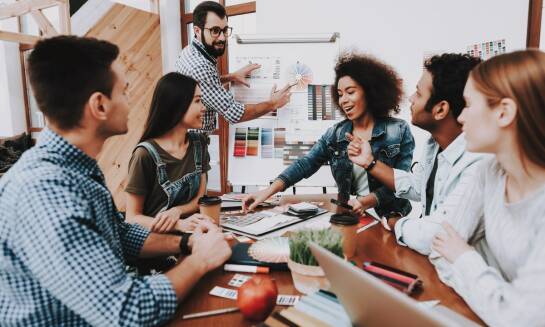 Jak biuro turystyczne tworzy unikalne doświadczenia kulturowe podczas podróży?