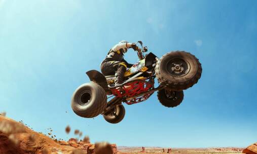 Ile kosztuje skok ze spadochronem: przegląd ofert w różnych lokalizacjach