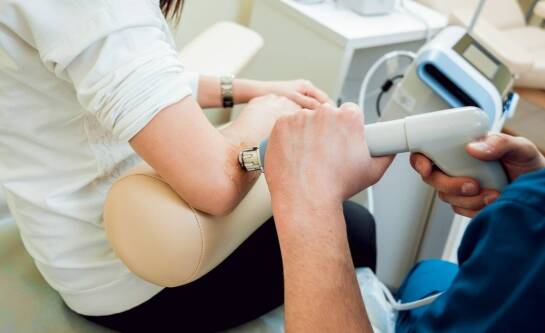 Ile trwa rehabilitacja po endoprotezie kolana?