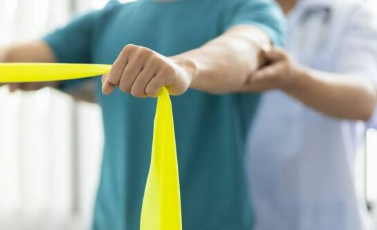 Jaka rehabilitacja jest zalecana po endoprotezie stawu biodrowego?