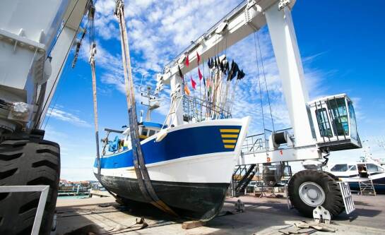 Jak dobrać silnik do łodzi wędkarskiej