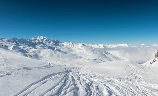 Jak wybrać narty dla średnio zaawansowanych narciarzy?