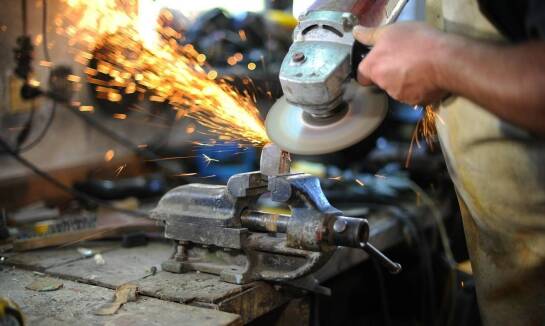 Kluczowe aspekty konserwacji i serwisowania gratownicy do blach