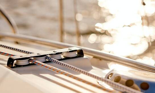 Jakie innowacje w konstrukcji masztów wpływają na ich cenę?