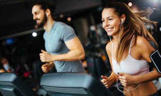 Jakie korzyści zdrowotne można osiągnąć dzięki regularnym ćwiczeniom na orbitreku?