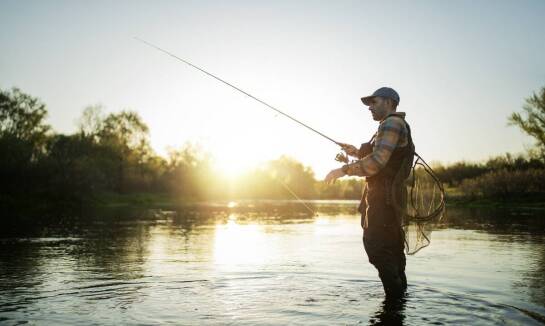 Rola odzieży wędkarskiej podczas długich wypraw nad wodę